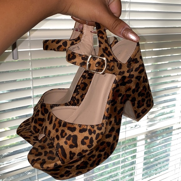 Cheetah platforms - Picture 1 of 2